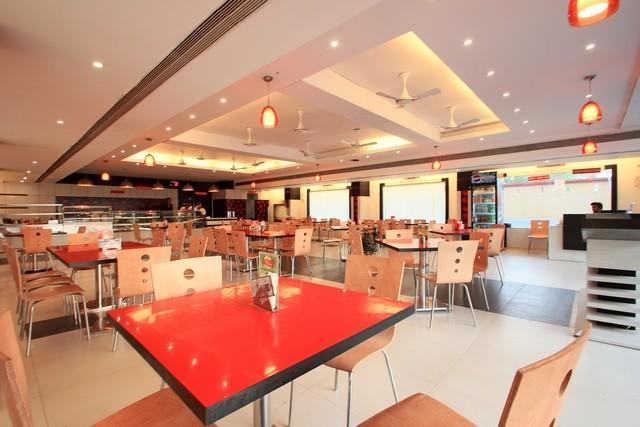 西拉什利广场酒店 Jhānsi 外观 照片